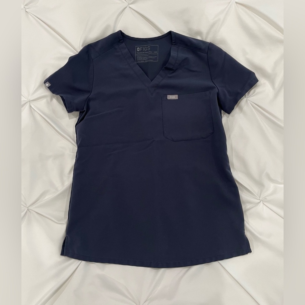 EUC like new figs catarina one pocket scrub top sz XXS color quiet navy